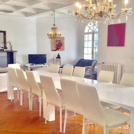 Vila Florentine Villa *